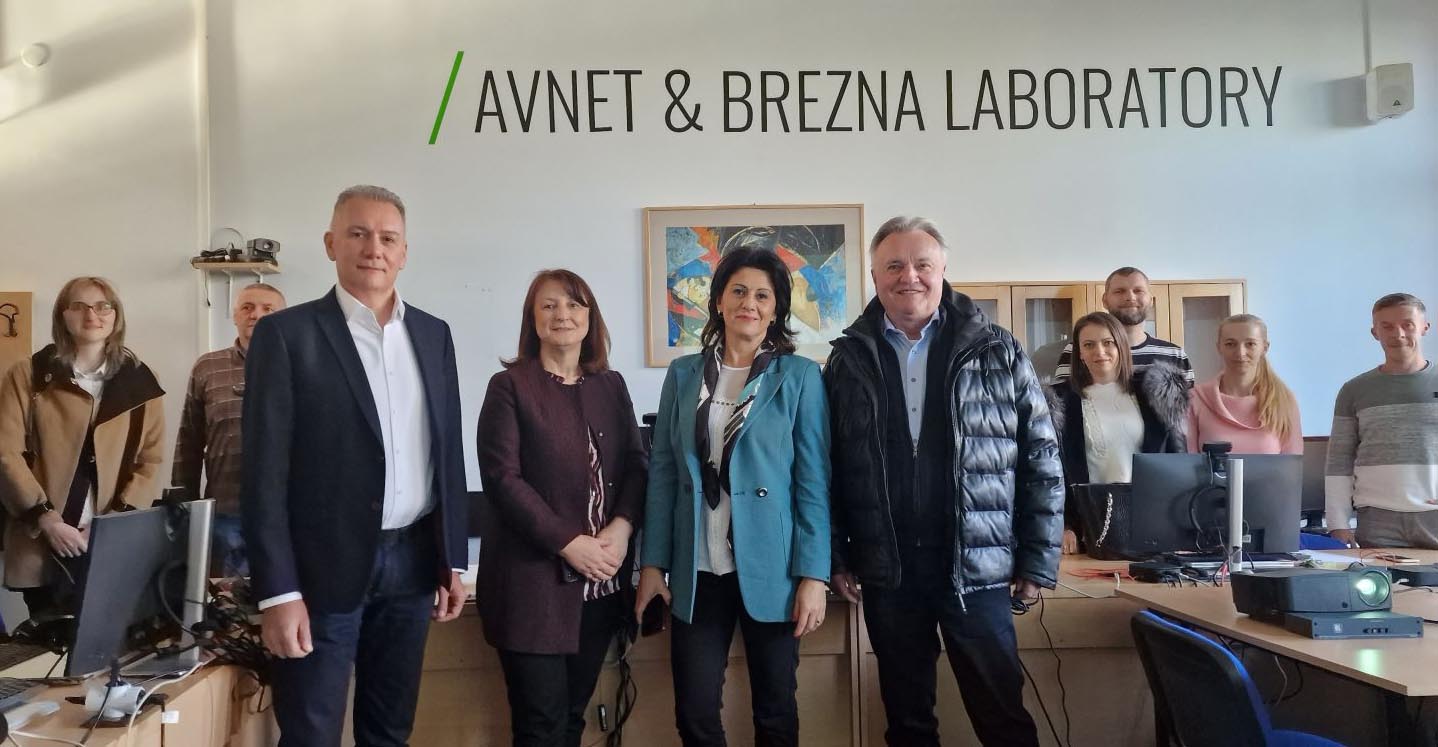 Представници компанија „АVNET“ и „BREZNA“ у посети ФТН у Чачку